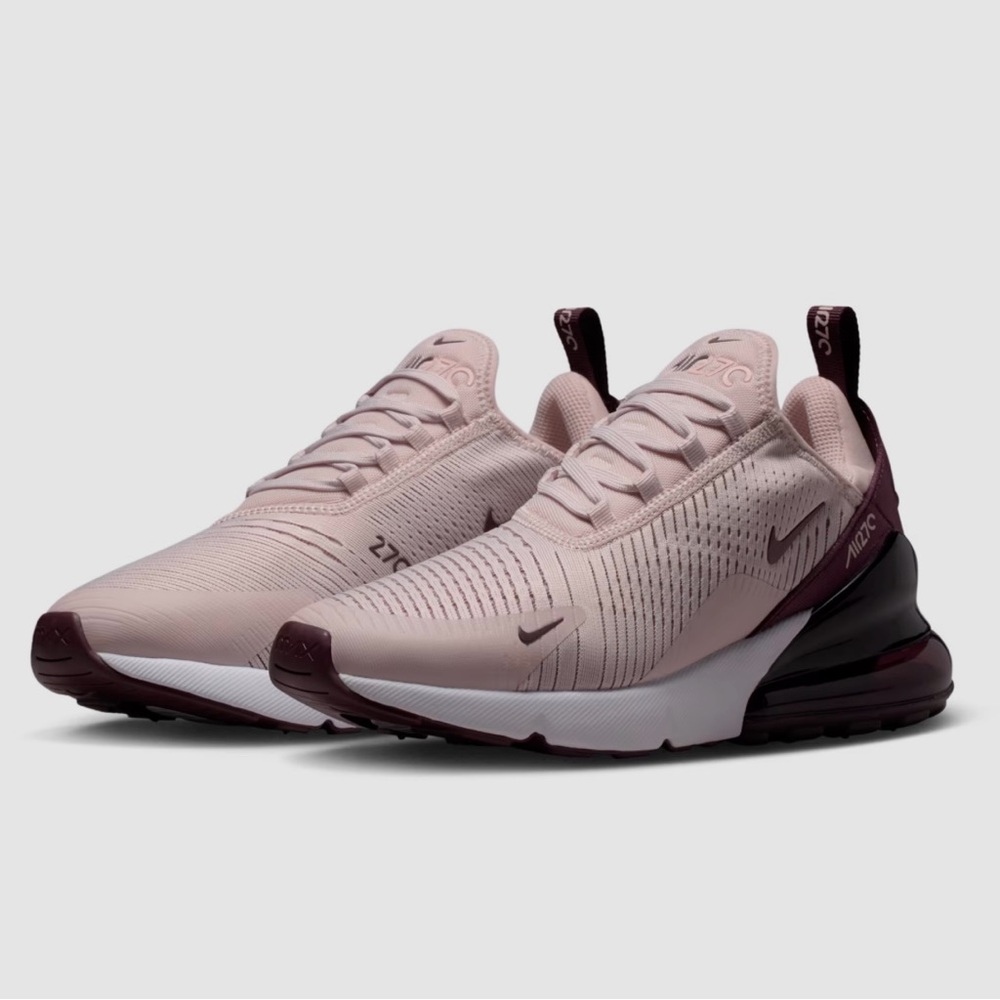 Nike Women's Airmax 270 Sneakers